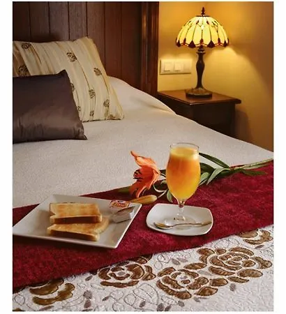 Hotel Dos Hermanas 3*