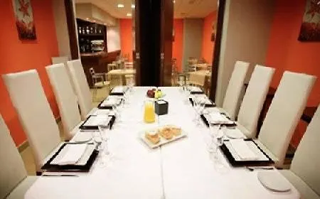 Dos Hermanas Hotel 3*